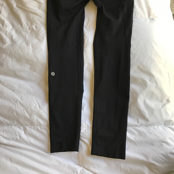 100% Auth Lululemon High waisted black legging - Picture 3 of 5