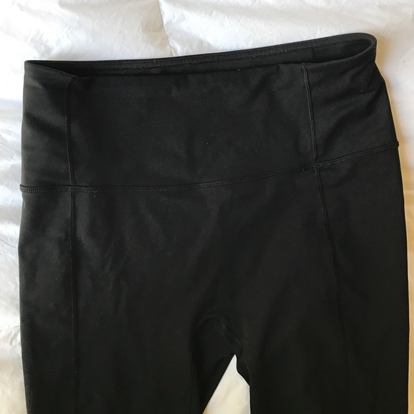 100% Auth Lululemon High waisted black legging - Picture 5 of 5
