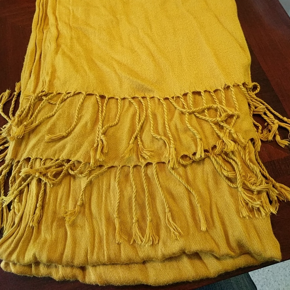 Goden Target scarf