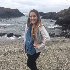 Meet your Posher, Alyssa