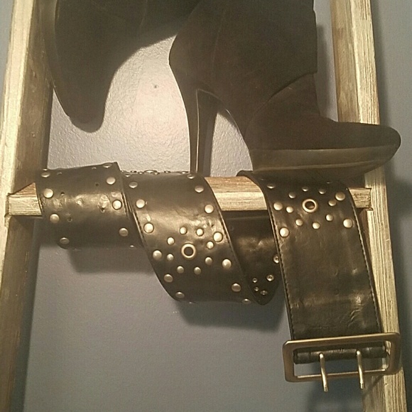 Black and Pewter studded 3 1/8" WIDE belt - Picture 2 of 4