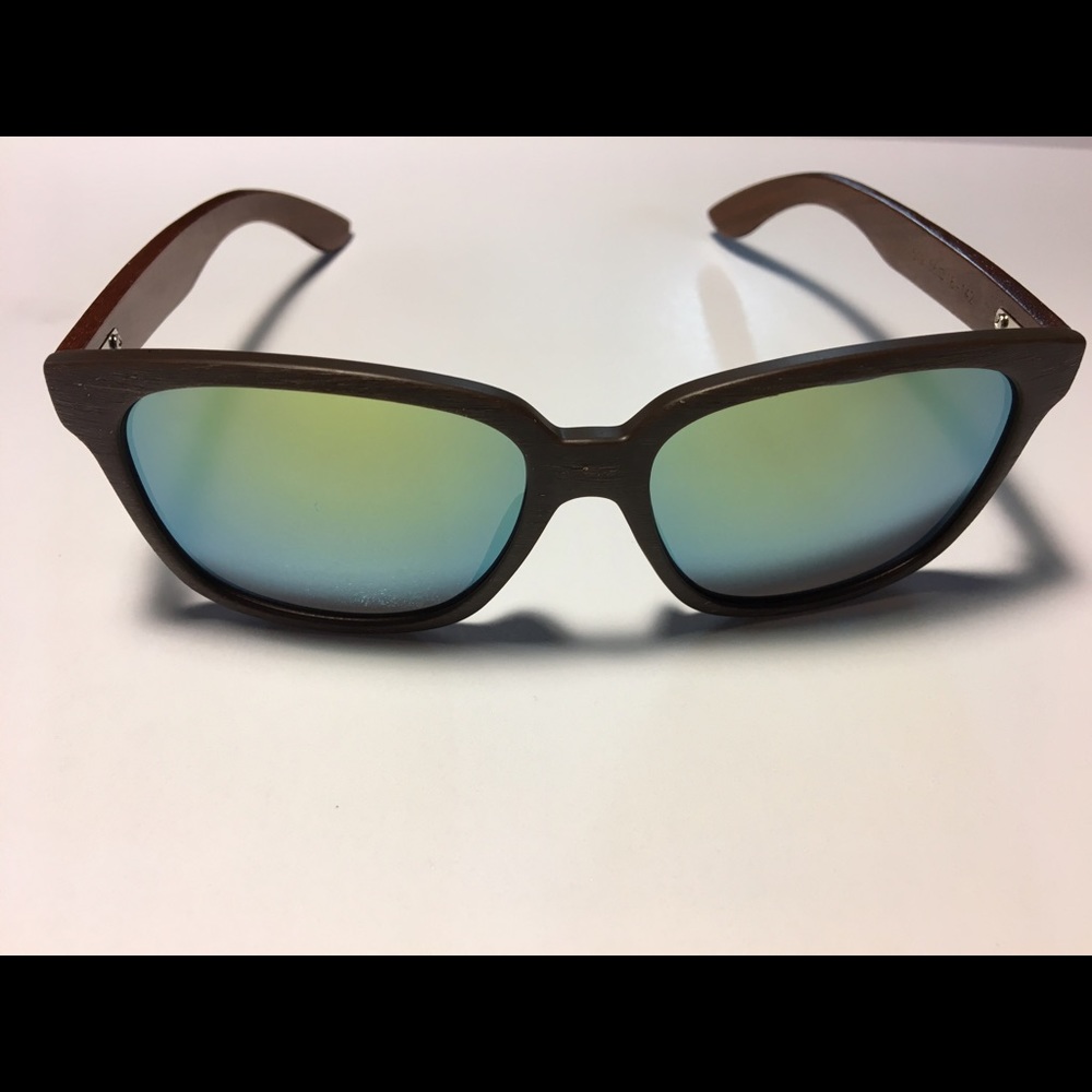 Brown bamboo wooden sunglasses
