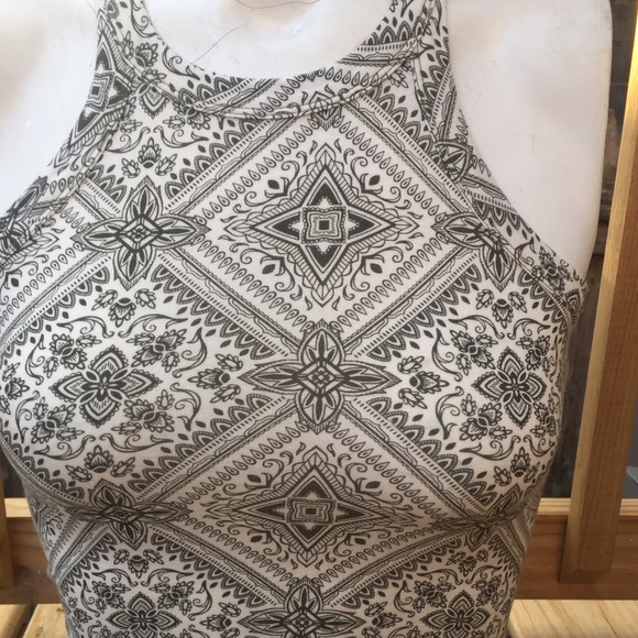 🚫SOLD🚫 Olive crop top - Picture 2 of 2