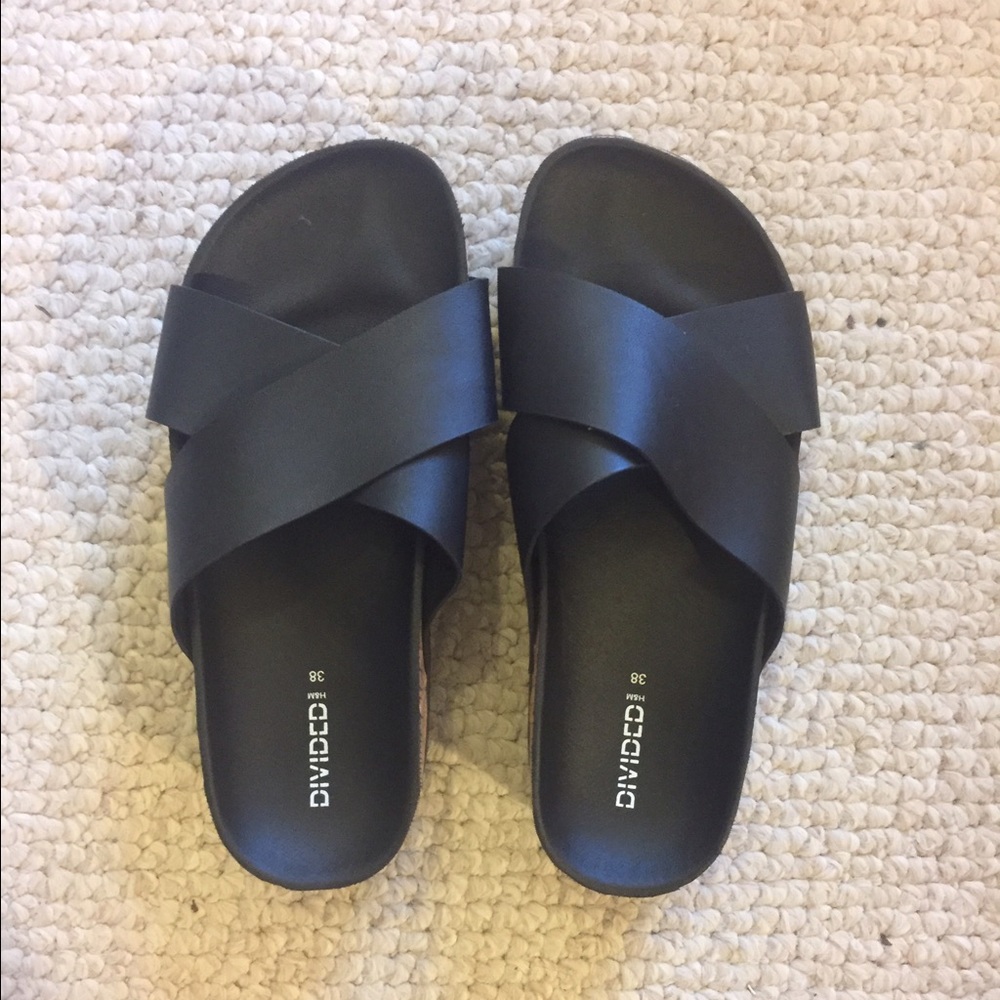 Black platform cross sandals
