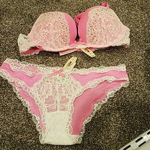 Bra sz 34B & Underwear sz Small Set