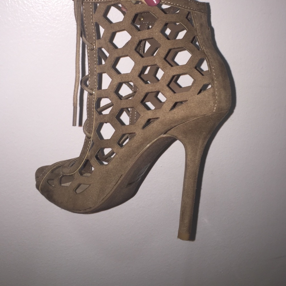New Size 6 tan spring open toe heels!