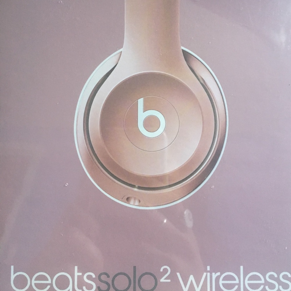 Beatss solo2 wireless rose gold headphones