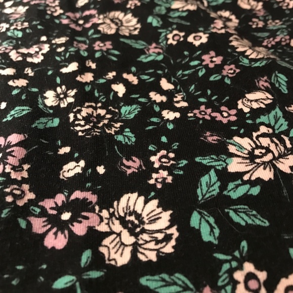 Nollie tank top with flowers and cutouts - Picture 2 of 5