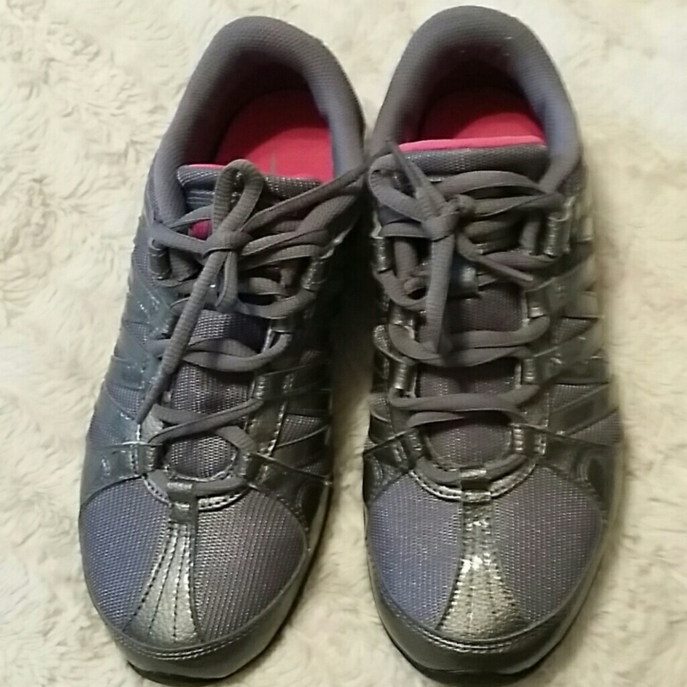 Nike, pewter metallic & mesh like new