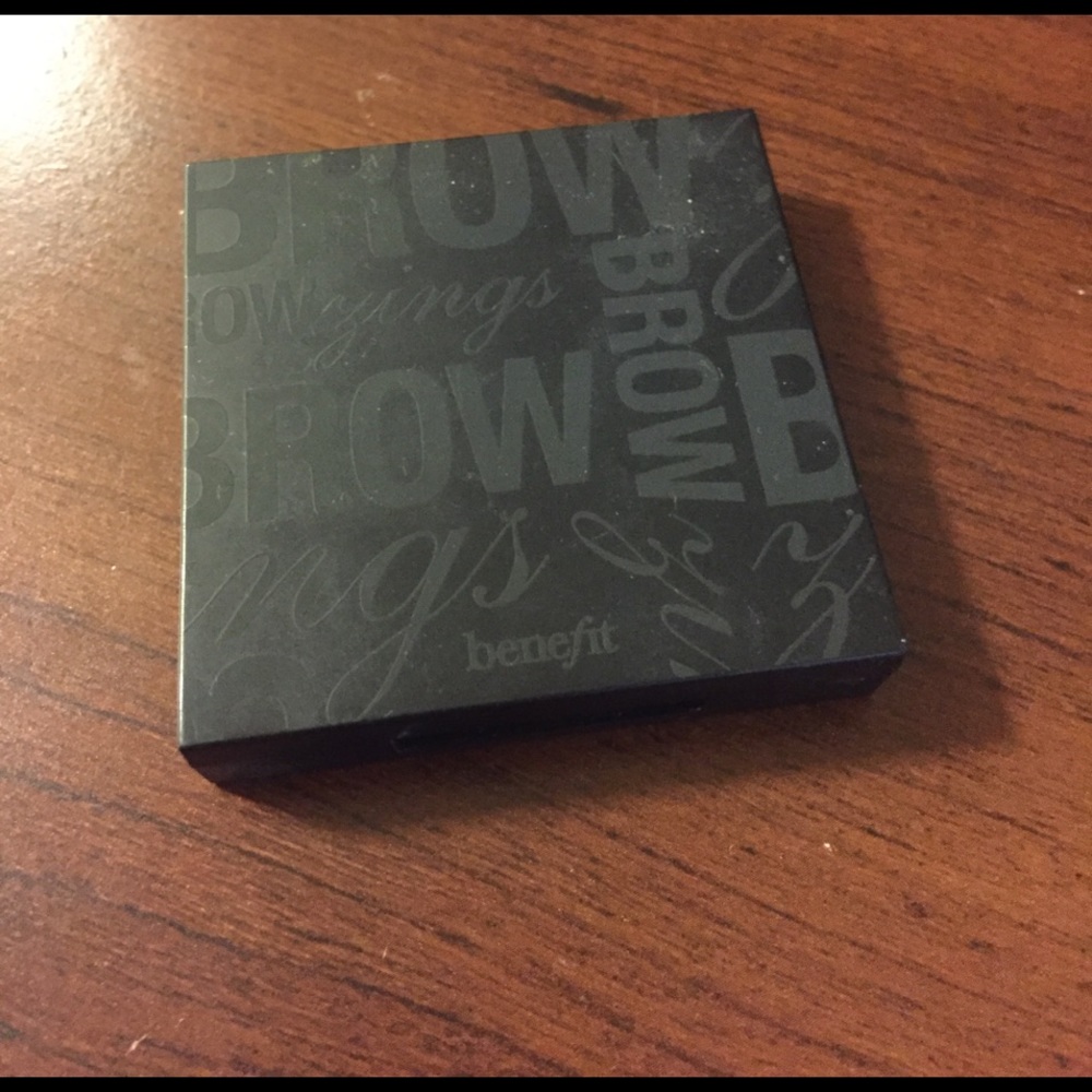Benefit Browzings eyebrow shaping kit