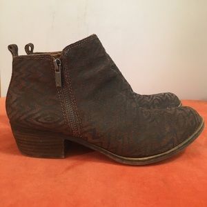 Lucky Brand AZTEC print zip ankle bootie