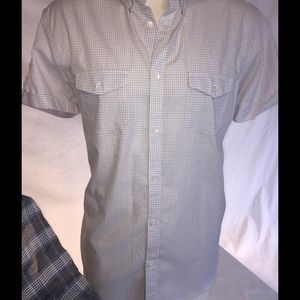 Men's Short Sleeve Button Up. Large.