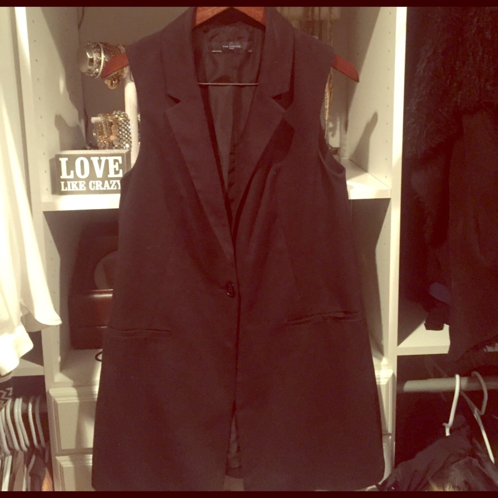 Black sleeveless Blazer