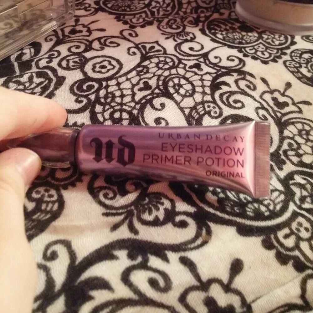 UD's Eyeshadow Primer