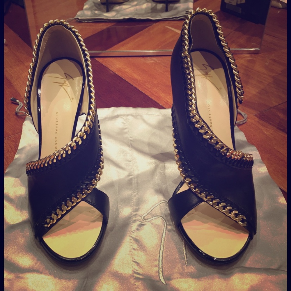 BRAND NEW Giuseppe Zanotti heels