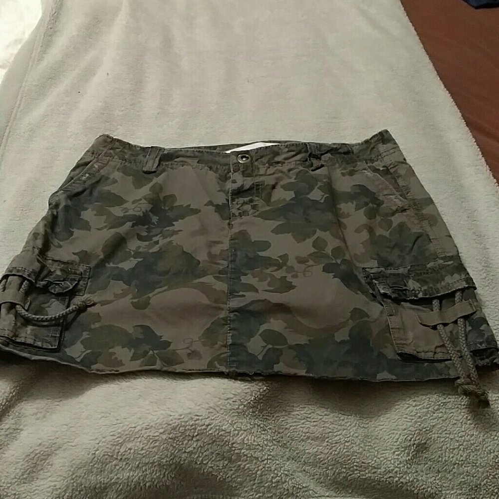 Floral camo color skirt