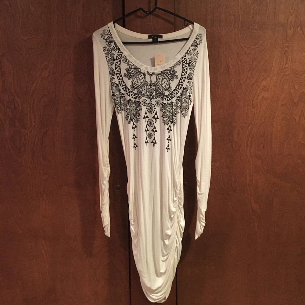 XXI cream and black long sleeved dress. Size L