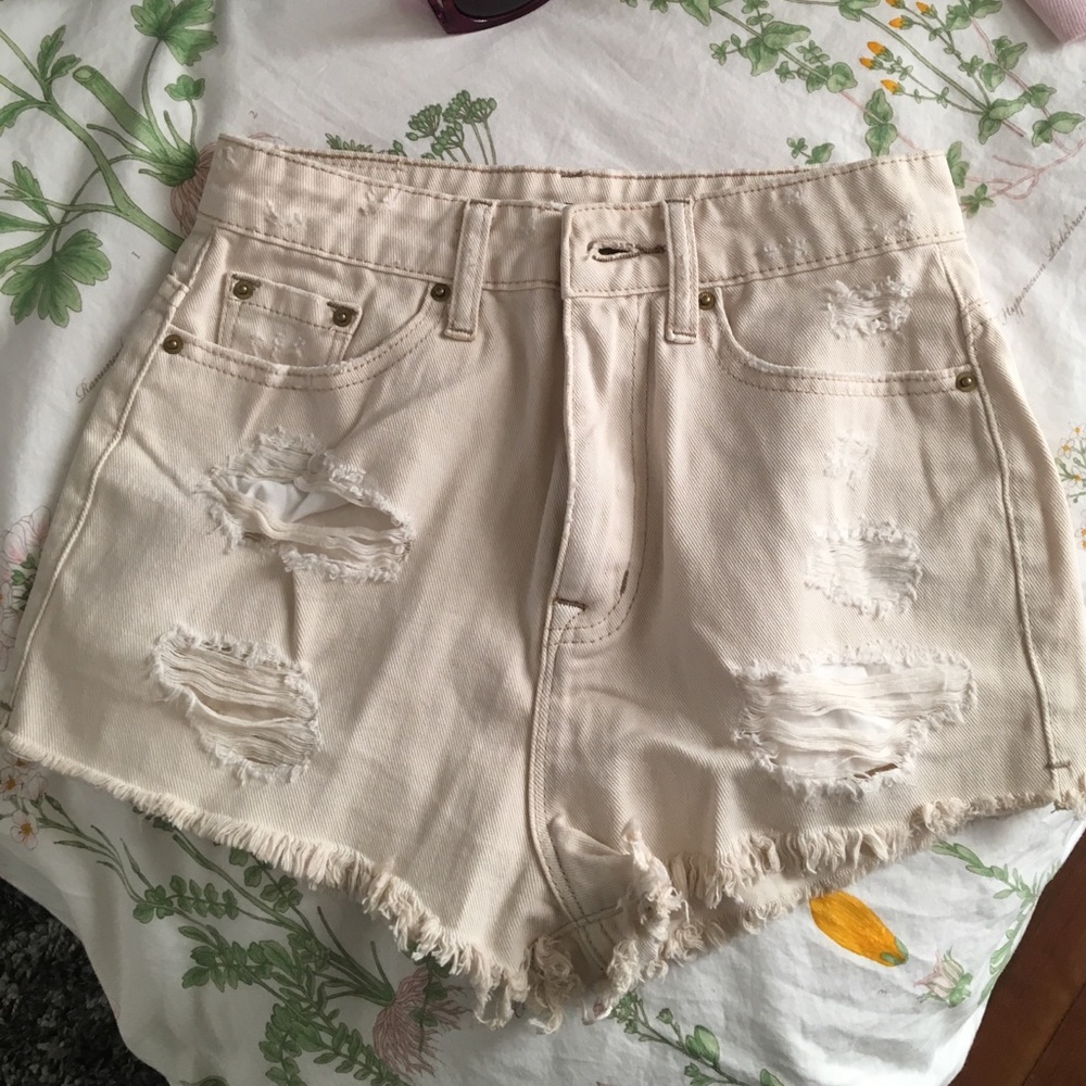 NWOT BDG cream distressed high waisted shorts