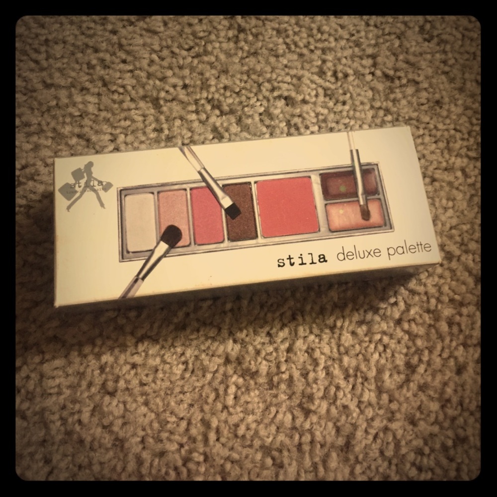 ❌SOLD OUT❌ Stilla deluxe makeup palette