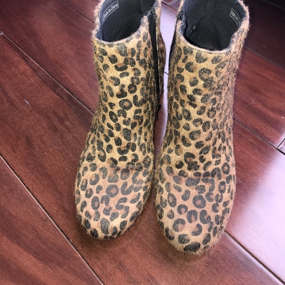 Cheetah Booties - Picture 2 of 2