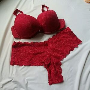 NWOT Red Lace Cheekies 18/20