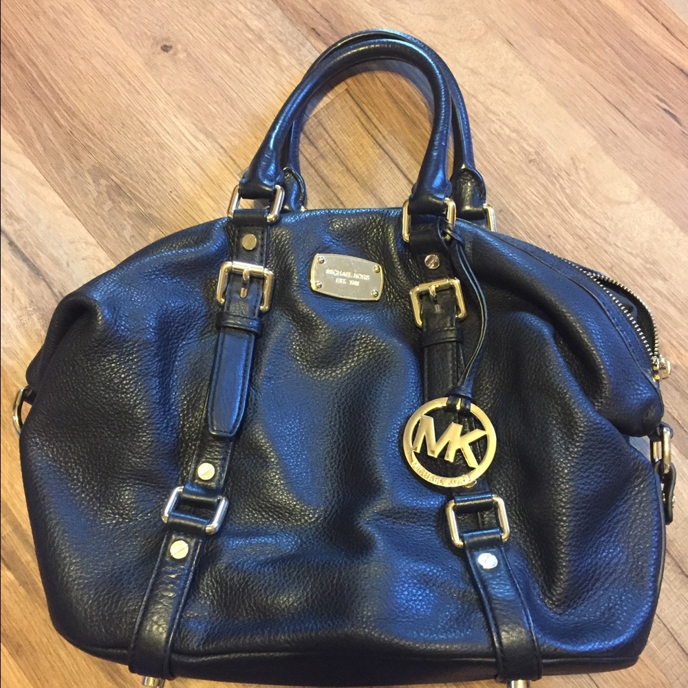 IT'S GOT TO GO! Make offer!😁Michael Kors handbag