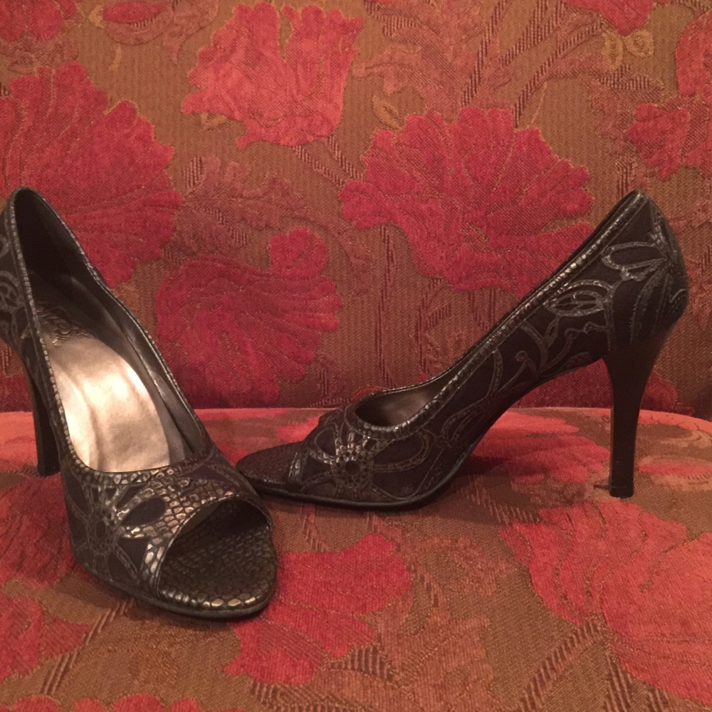 Woman's Pumps - Heels