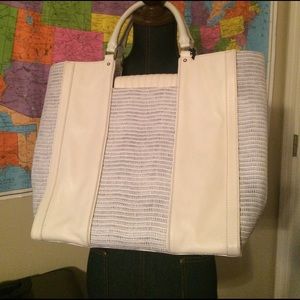 GORGEOUS Pour La Victoire tote!