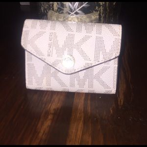 MICHAEL KORS small used white coin purse 👛💼❤