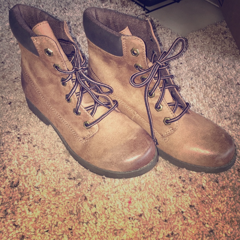 American Eagle Boots NWOT