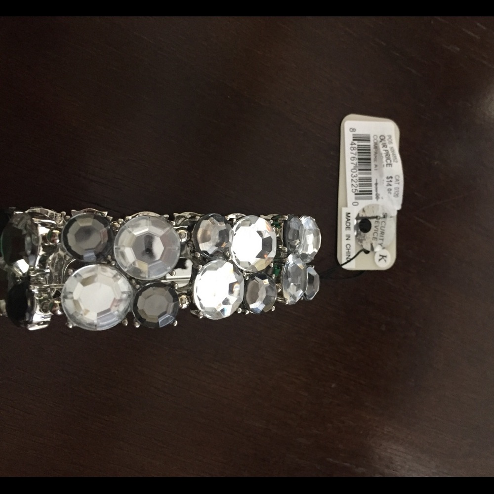 Beautiful NWT Silver and Gray Stretch Bracelet - Picture 3 of 3