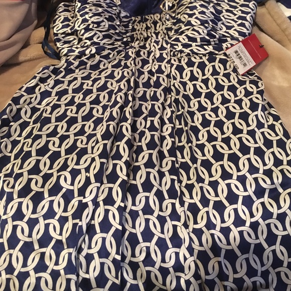 Dress - Picture 2 of 5