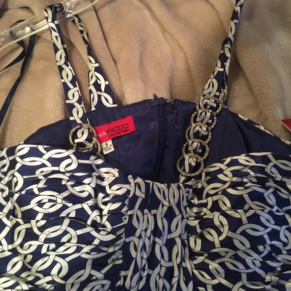 Dress - Picture 3 of 5