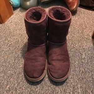 ON HOLDWomen's preowned Uggs, size 6,short classic