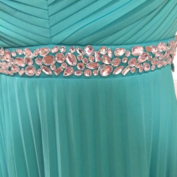 Prom/Formal dress - Picture 3 of 4