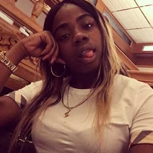 Meet your Posher, Cassandra