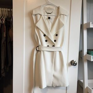 MAKE OFFER!! White House Black Market White Vest