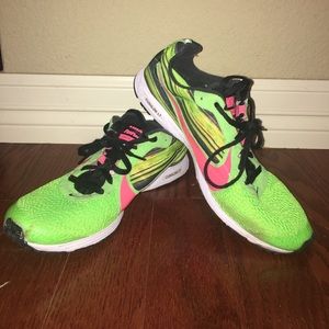 NIKE Neon Streak LT. Men's 8. Women's 9.5.