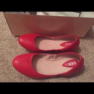 NWT Bloch Arabian Ballerina Flat in Red.