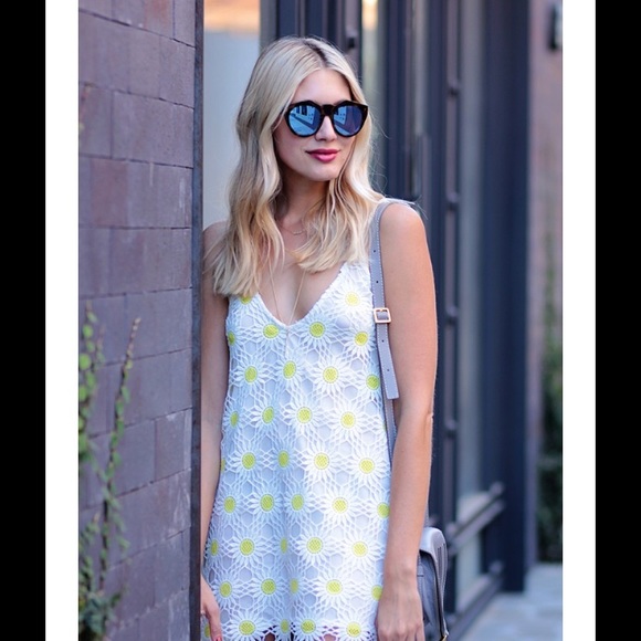 TOBI Sweet Summer Kiss Daisy Crochet strappy Mini - Picture 5 of 8