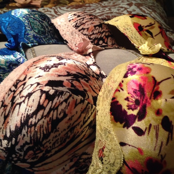 Padded underwire bras. Size 34B - Picture 2 of 3