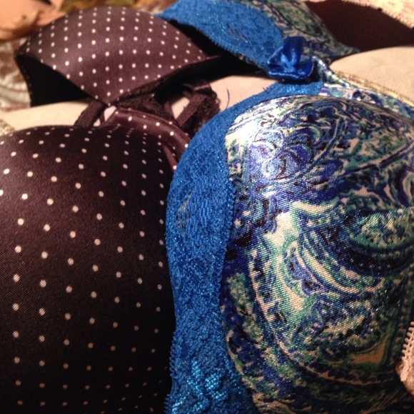 Padded underwire bras. Size 34B - Picture 3 of 3