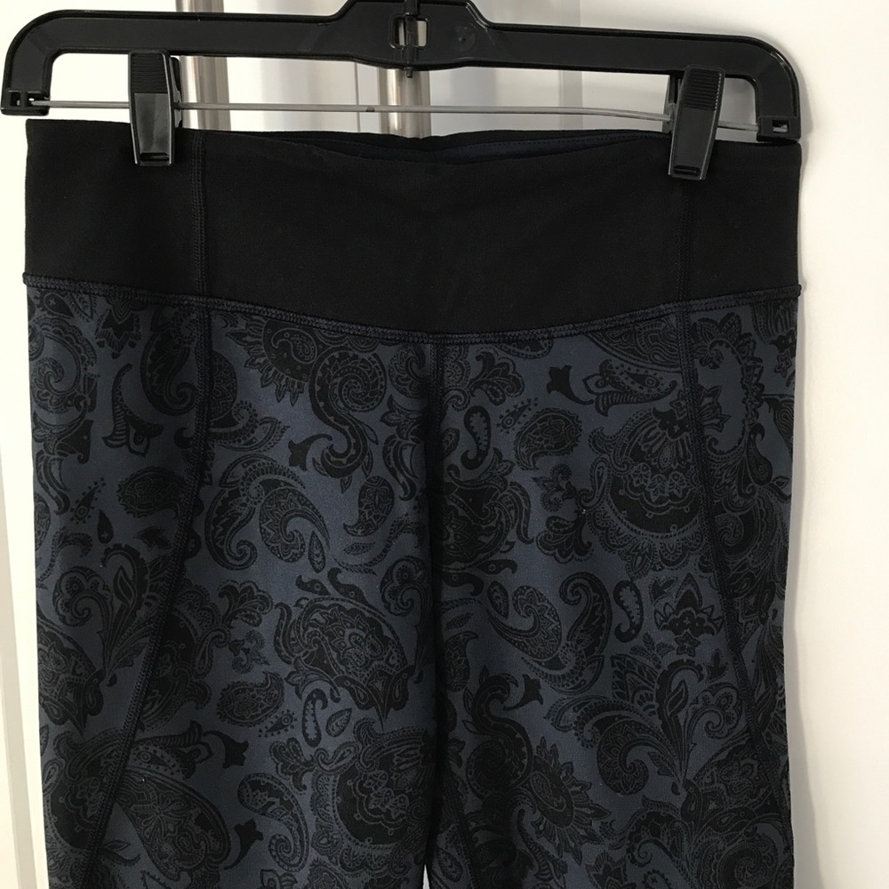 Lululemon workout crop