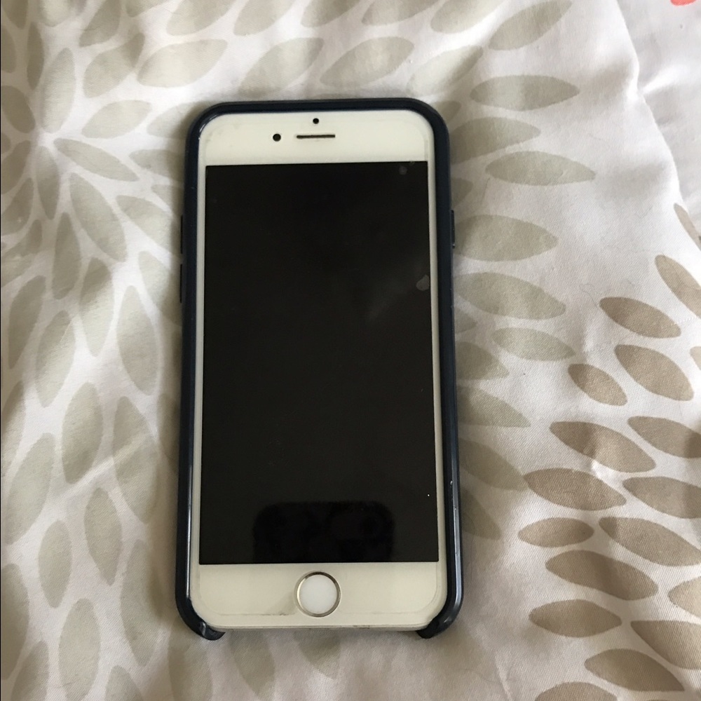 Kate Spade polar bear iPhone 6 case - Picture 2 of 3