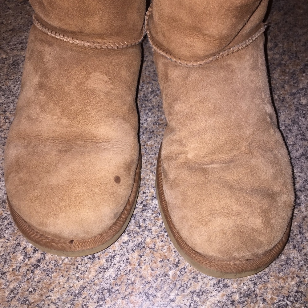 Chestnut Uggs With Button - image 5