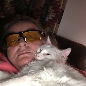 Meet your Posher, Lois