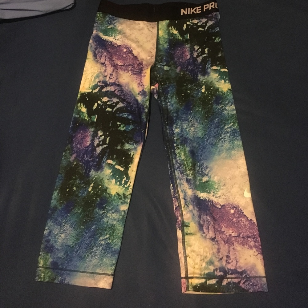 Nike Pro Galaxy Crops