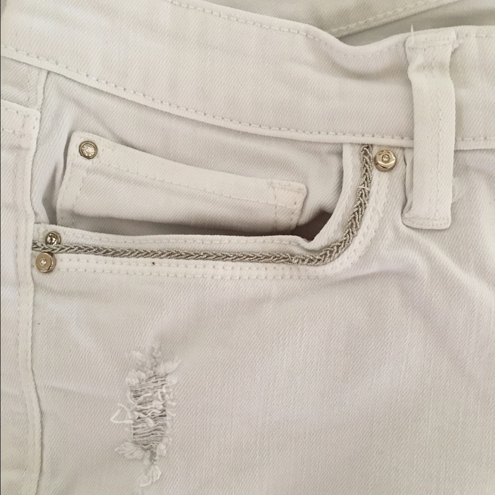 White House Black Market white jeans sz6