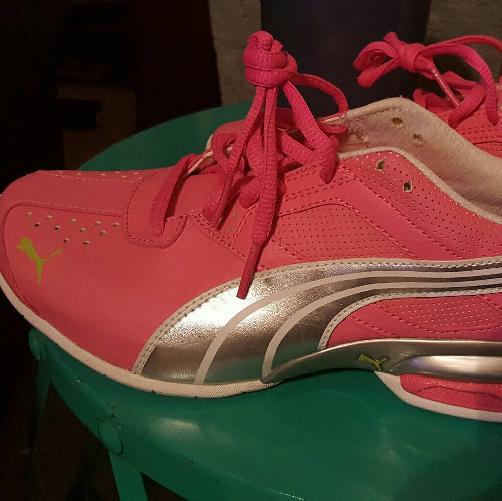 Size 5 running pumas