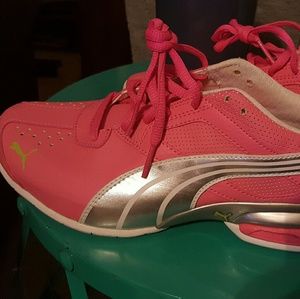Size 5 running pumas